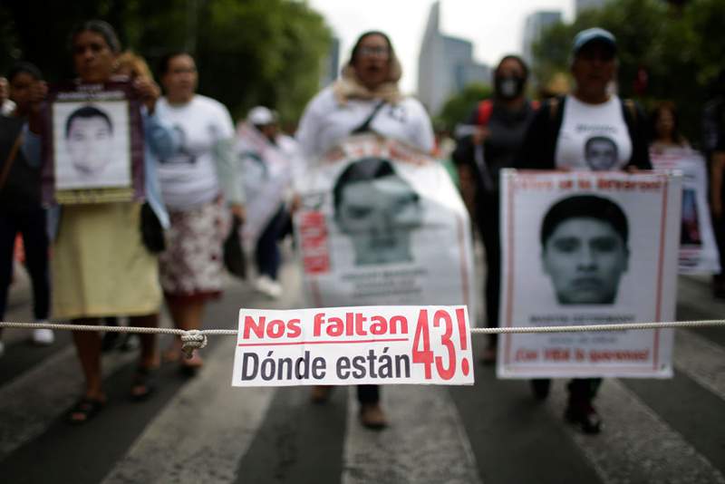 43 nestalih mladih ljudi iz Ayotzinapa Vivos uzeli su ih i mi ih želimo