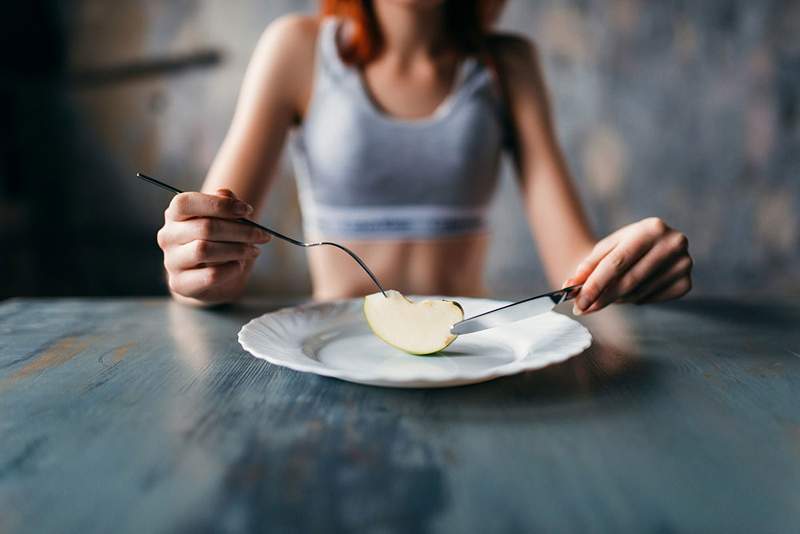 Anorexia nervosa na adolescência interrompe o crescimento