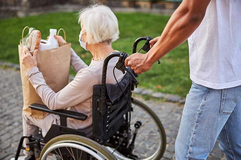 Sindrome da caregiver bruciata e la necessità di prendersi cura di chi si prende cura