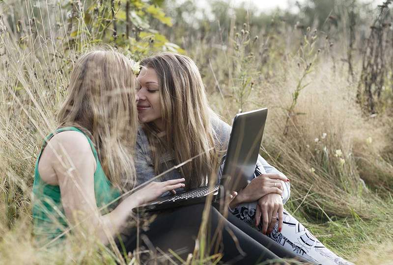 Homosexualité à l'adolescence comment sortir du placard