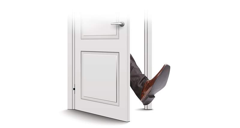 What is the technique of foot on the door?